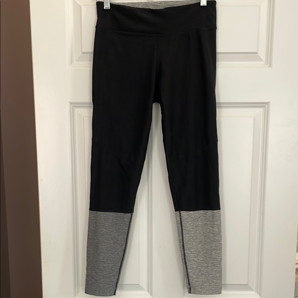 Outdoor Voices Black And Gray Leggings Size Medium